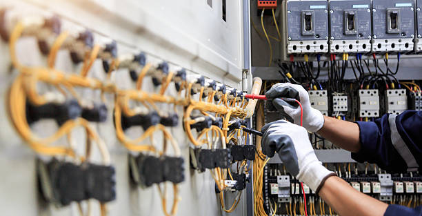 Professional Electrician technician working in Merritt Park, NY